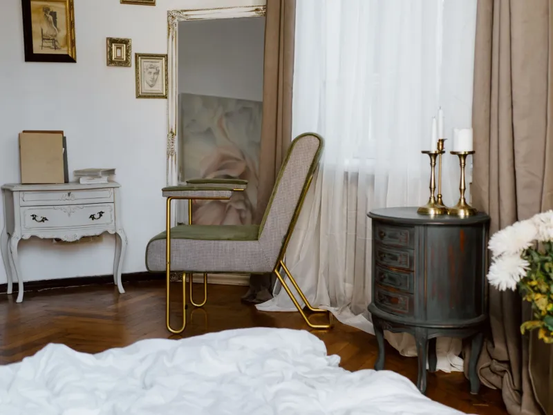 Meubles chinés, matériaux bruts et savoir-faire local : l'intérieur éthique à la française